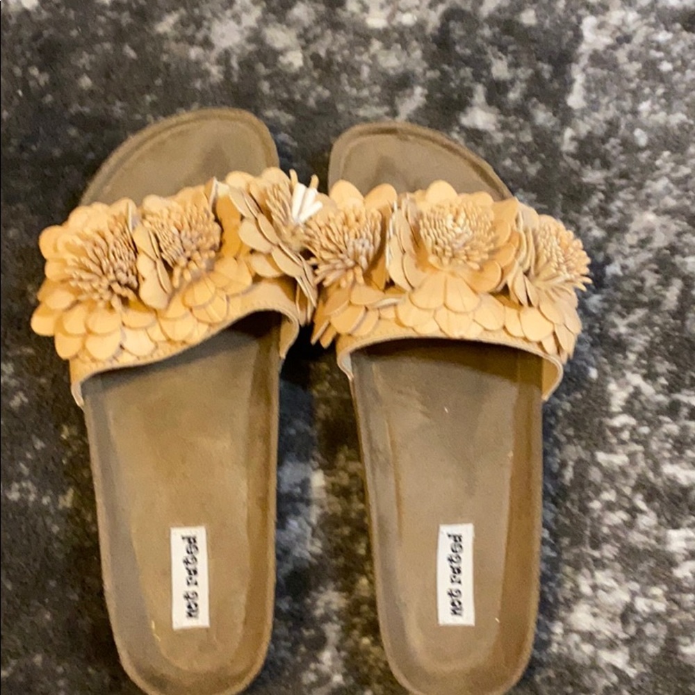 Not rated Beige slides